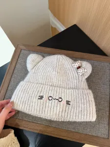 Bonito gorro de punto con lindas orejas de gato bordadas y lazo de lunares para mujer.