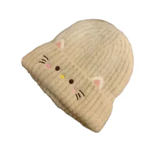 Bellissimo berretto in maglia con orecchie di gatto da donna cappello invernale caldo.