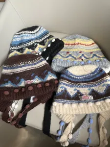 Berretto in maglia rétro Fair Isle con paraorecchie, caldo cappello invernale dettaglio.