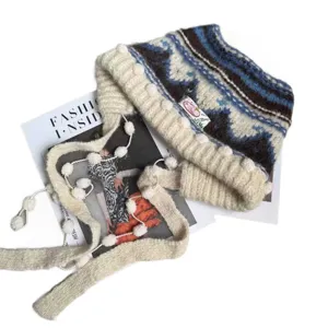 Berretto in maglia vintage Fair Isle da donna, autunno inverno caldo con lacci e pon-pon.