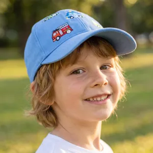 Berretto da baseball azzurro per bambini con ricamo di auto, grazioso cappello da sole.