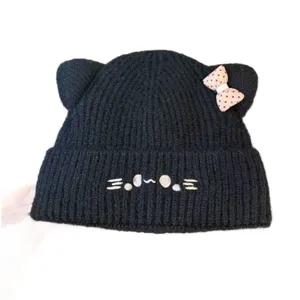 Lindo gorro de punto con orejas de gato negro con bordado de lazo rosa gorro de invierno mujer
