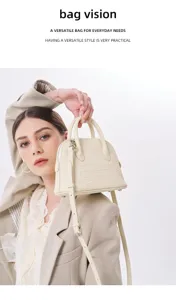 Détail de sac coquillage en cuir de vache motif croco, sac à main en cuir, style bureau.