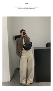 Schwarze Umhängetasche aus echtem Lammleder im eleganten Croissant-Design für Damen.