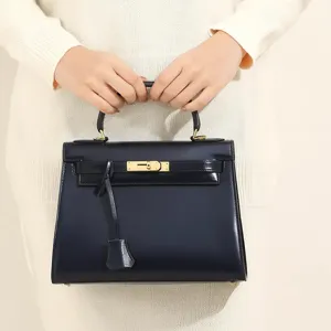 Sac Kelly en cuir brillant pour femmes, sac à main classique à poignée rigide élégante.
