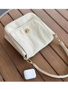 Vintage crinkled leather shoulder bag underarm tote purse with gold hardware for women.