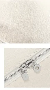 Détail de sac à dos en cuir de vachette avec texture grainée fine et quincaillerie argentée.