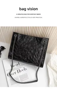 Sac cabas en cuir noir avec bandoulière chaîne et motif matelassé pour femmes chic.