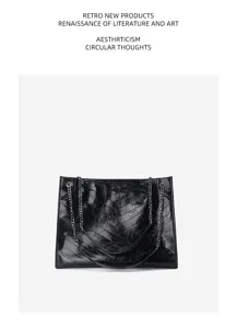 Sac bandouliere en cuir noir detail, design matelasse chic pour femme moderne et elegante.