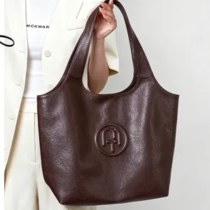 Brown genuine leather tote bag for women, large capacity retro shoulder bag commuting style.