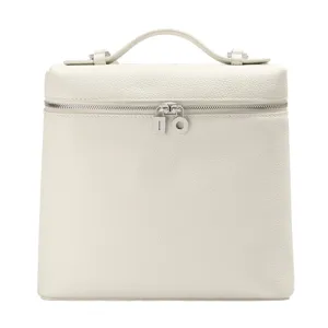 Sac à dos femme en cuir de vachette blanc. Design minimaliste élégant pour le travail et les voyages.