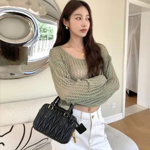 Stylish women's mini pleated bowling bag, trendy top handle boston handbag for daily wear.