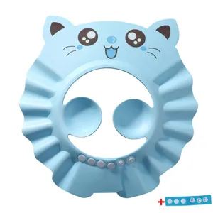 Bonnet de douche pour bébé bleu avec protection d'oreilles et boutons ajustables pratiques.