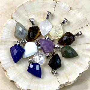 Pendentif en Cristal Facetté en Pierre Naturelle Charme Hexagonal Pointe de Flèche Améthyste Lapis-Lazuli pour la Fabrication de Bijoux DIY Accessoires Collier Homme Femme