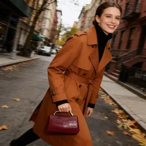 Bolso de mano para mujer con patrón de cocodrilo y asa metálica dorada elegante