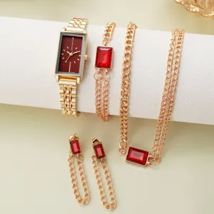 Primo piano dettagliato dell'orologio rettangolare dorato e set in zircone rosso.