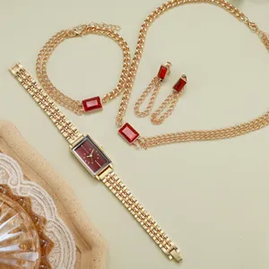 Set di orologi al quarzo rettangolari dorati e gioielli con zirconi rossi collana bracciale.