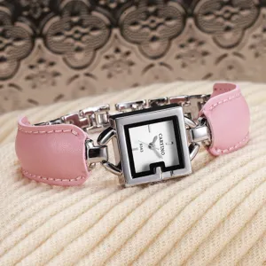 Montre bracelet quartz carree pour femme avec bracelet en cuir rose et cadran argente elegant chic.