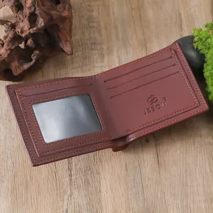 Détail de portefeuille d'affaires en cuir pour hommes avec fentes pour cartes et fenêtre ID.