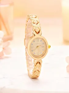 Elegante reloj de cuarzo para mujer con correa de aleación dorada y esfera ovalada.