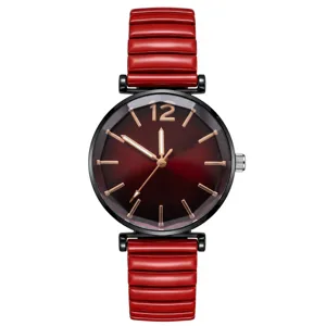 Stijlvol rood horloge met donkerrode wijzerplaat en roségouden indexen voor dames.