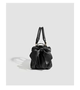 Elegante schwarze Damentasche aus Leder mit Schleife, modische Umhängetasche für Alltag.