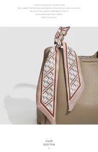 Stijlvolle lederen schouderemmer handtas voor dames met chique bedrukte sjaaldetail voor dagelijks.