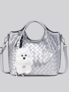 Silberne gewebte Leder Handtasche mit flauschigem Welpen Pluesch Anhaenger Damen Tasche