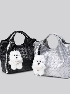 Gewebte Handtasche mit niedlichem flauschigen Hundehänger stilvolle Umhängetasche für Damen