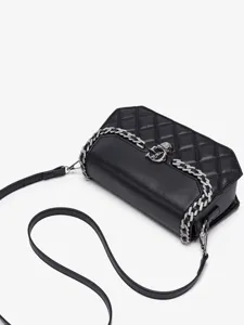 Zwarte gewatteerde ketting schoudertas, luxe designer stijl kleine vierkante crossbody handtas.