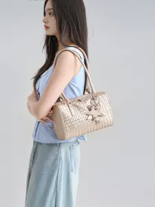 2026 New Woven Shoulder Bag Women Commuter Handbag Star Decor Pillow Bag Fashion Simple