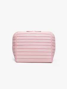 Borsa cosmetica rigida rosa con design a coste moderne per una comoda conservazione in viaggio.