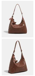 Elegante bolso de hombro de cuero tejido marrón de gran capacidad para uso diario y casual.