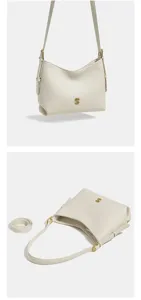 Witte hobo schoudertas voor dames, minimalistische PU lederen crossbody tas met metalen logo.