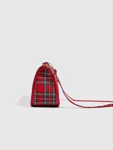 Sac à bandoulière élégant à carreaux rouges pour femmes, sac fourre-tout tendance avec sangle.