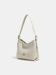 Elegante gebroken witte hobo schoudertas voor dames, chique forensentas met metalen S-logo.