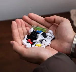 Juego de ganchos de pared invisibles, clavos sin rastro y nivel para marcos de fotos.