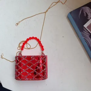 Chique acryl strass ketting schoudertas, glanzende rode avondtas met kralen handvat.
