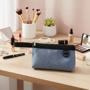 Vista detallada de bolsa cosmética azul, estuche de maquillaje portátil con cremallera para diario.