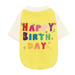 Maglietta colorata per animali domestici con stampa di compleanno e maniche raglan bianche estive.