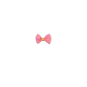 Nœud papillon rose pour animal, accessoire mignon pour petits chiens et chats, vue détaillée.