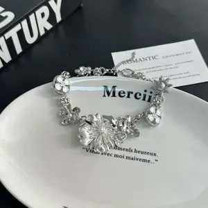Collier de perles de fleurs multicouche design europeen americain choker de luxe