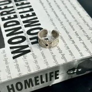 Rétro Vintage Large Bague Ouverte Croix Strass Avec Texture Argent Vieillie Détail