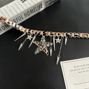 Collier ras de cou étoile de mer léopard avec pendentifs clous, élégant bijou rétro pour femmes.
