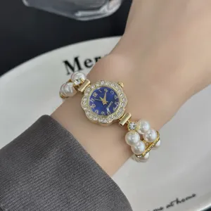 Reloj pulsera perlas elegante con esfera pedrería flor, elegante reloj cuarzo mujer.