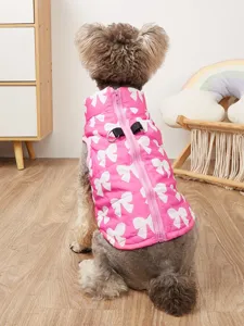 Gilet d'hiver confortable pour animal avec imprimé nœuds roses, fermeture éclair et anneau.