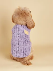 Gezellig winter fleece huisdier vest voor kleine honden met schattige berenborduurwerk.
