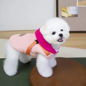 Leuke warme hondenwinterjas met capuchon en harnas, gezellige en comfortabele huisdierenjas.