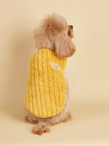 Gezellig winter huisdier fleece vest in warm geel met schattige beren borduursel detail voor honden.