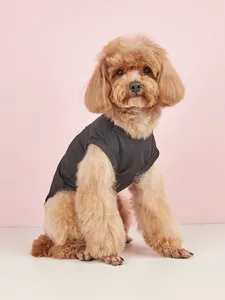 Gilet pour chien uni d'été pour petits chiens, vêtement respirant pour animal en gris.
